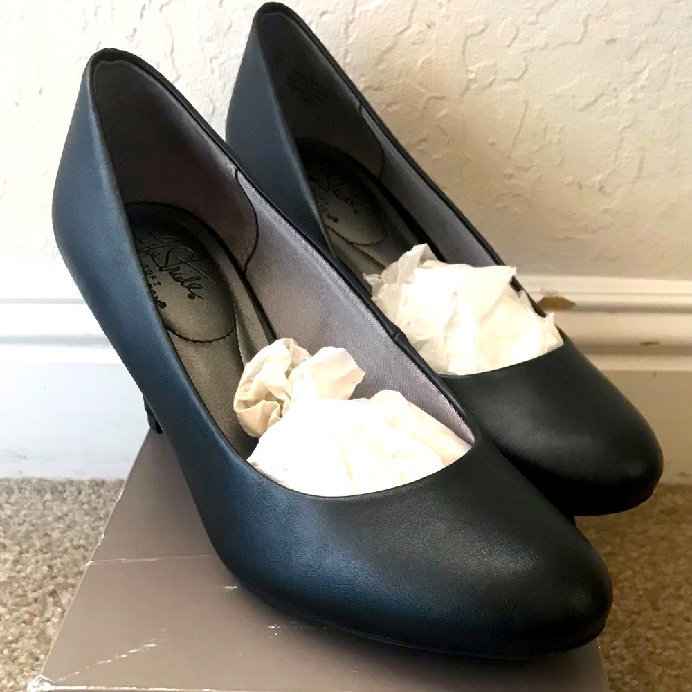 Black Life Stride Comfort Pumps